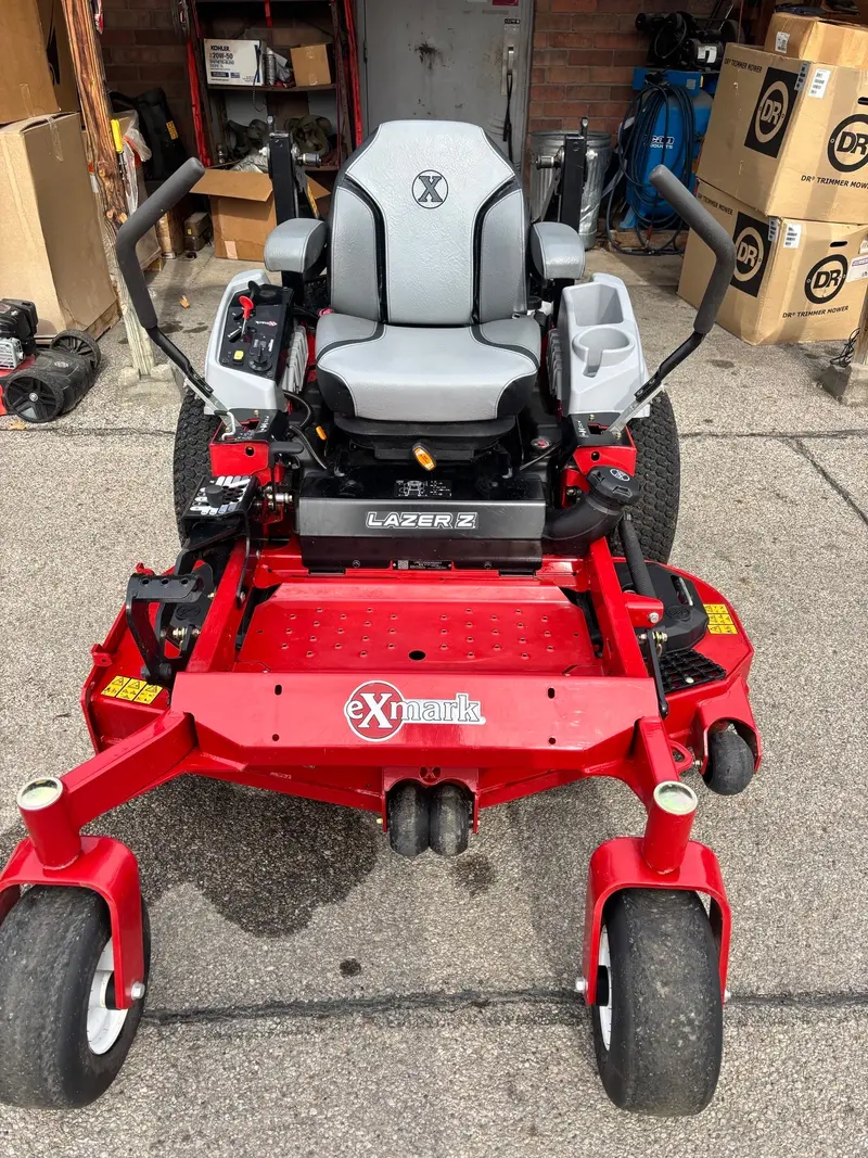 Exmark Lazer Z-E Series Zero-Turn Mower With 52-Inch Ultracut Series 4 Deck 1