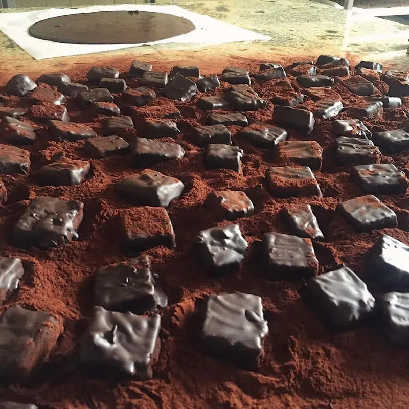 Stracciatella-Inspired Chocolate Truffles – Creamy Hazelnut Swirls 1