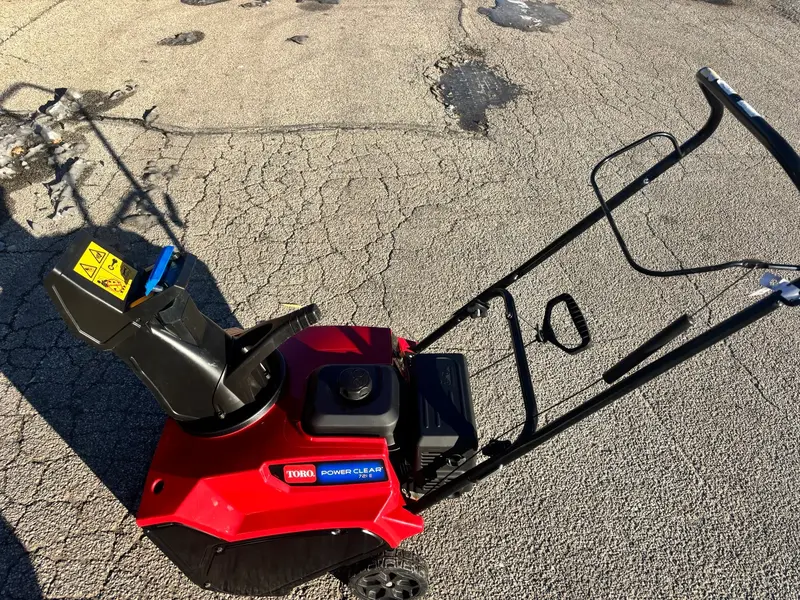 Toro 4-Cycle Single-Stage Snow Blower With Electric Start 1