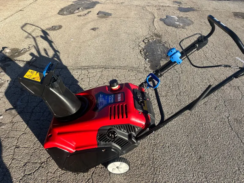 Toro 621 Qze Single-Stage Electric-Start Snow Thrower 1