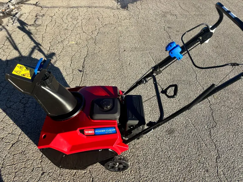 Toro 7 Hp Single-Stage Gas Snow Thrower 1